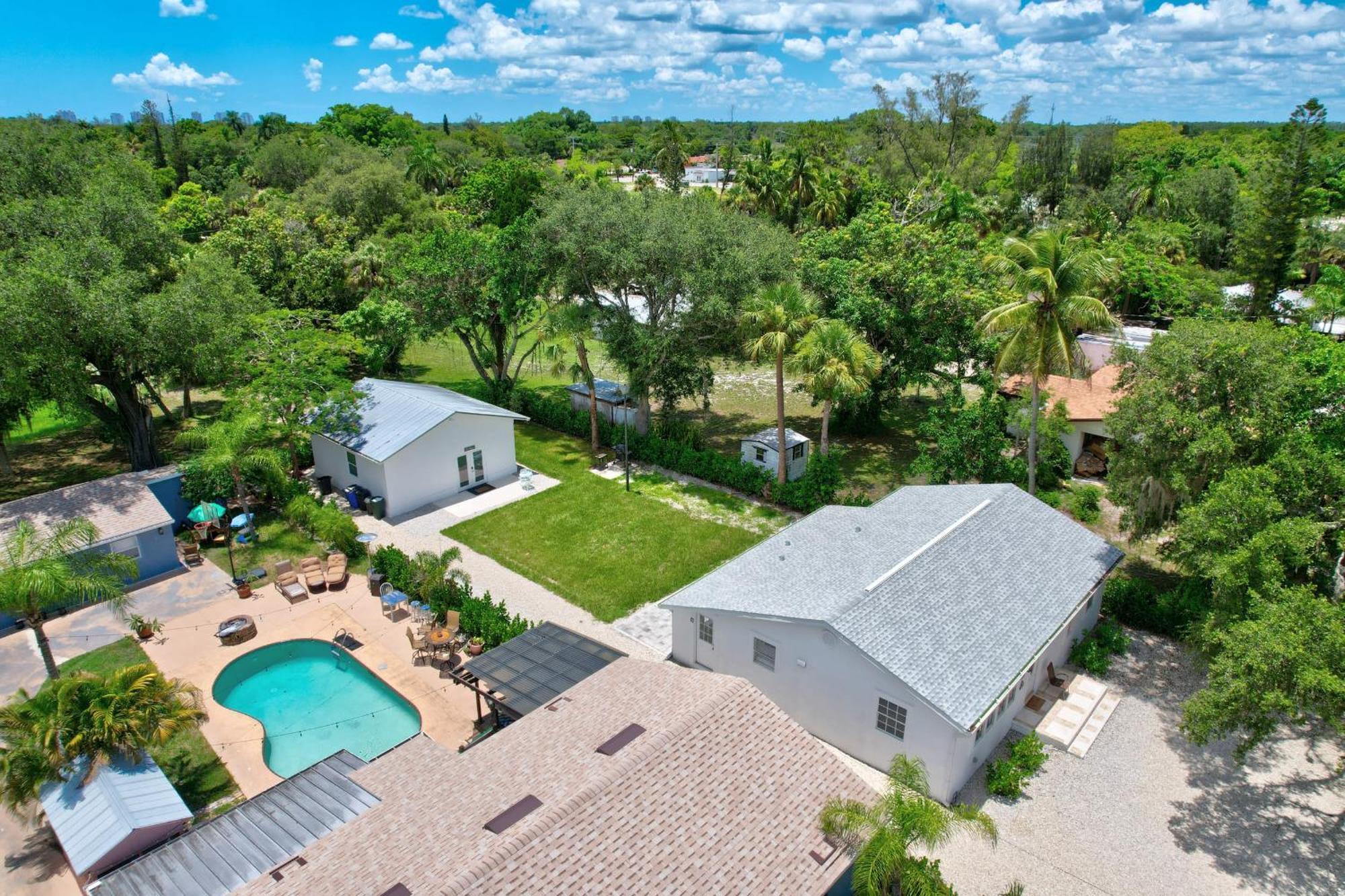 Charming Downtown Retreat With Private Units Villa Bonita Springs Dış mekan fotoğraf