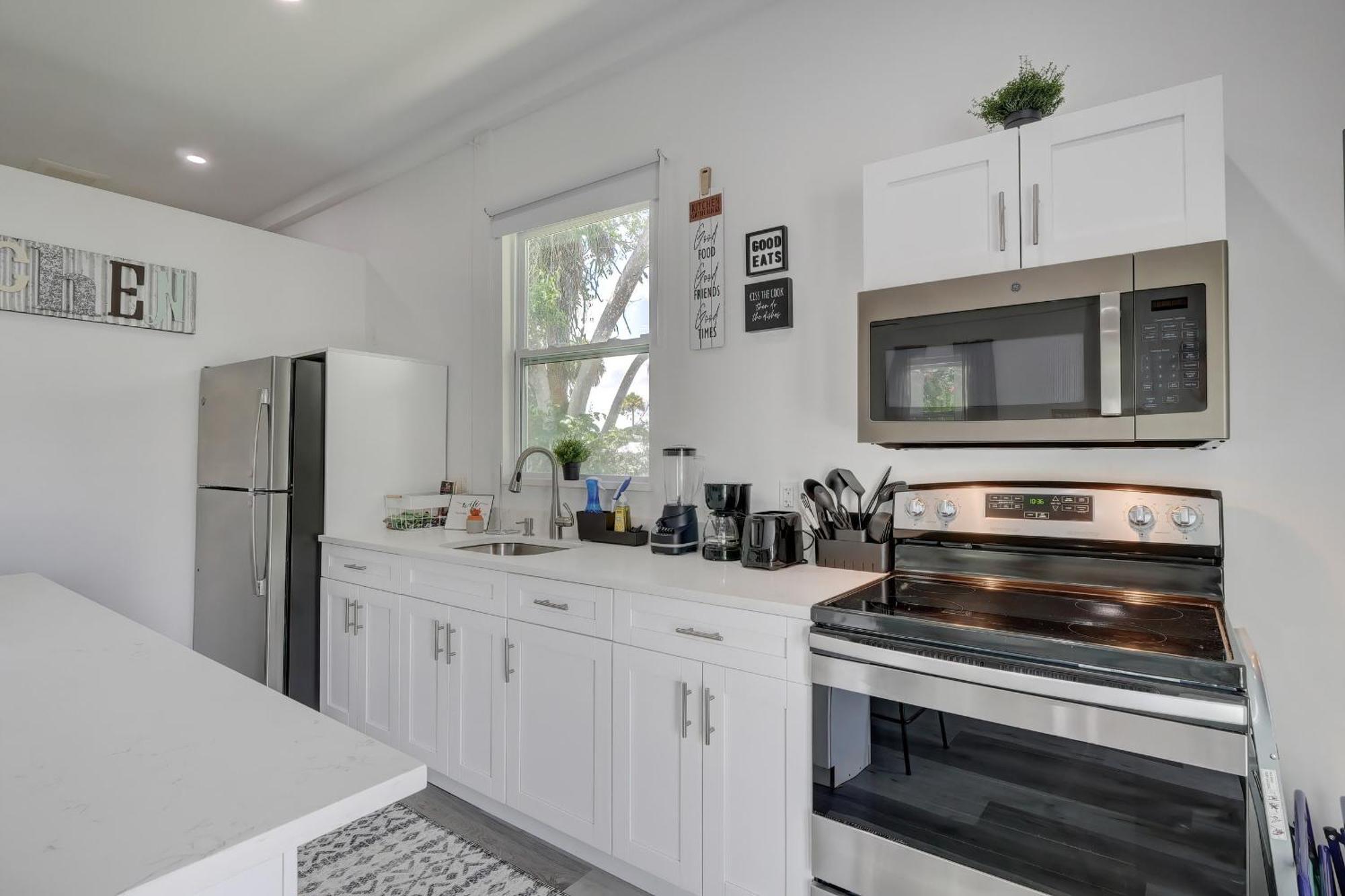 Charming Downtown Retreat With Private Units Villa Bonita Springs Dış mekan fotoğraf