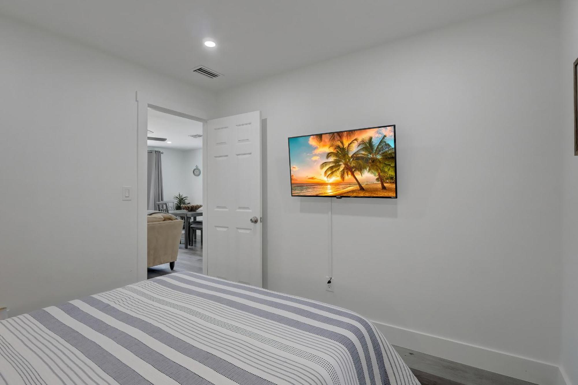 Charming Downtown Retreat With Private Units Villa Bonita Springs Dış mekan fotoğraf