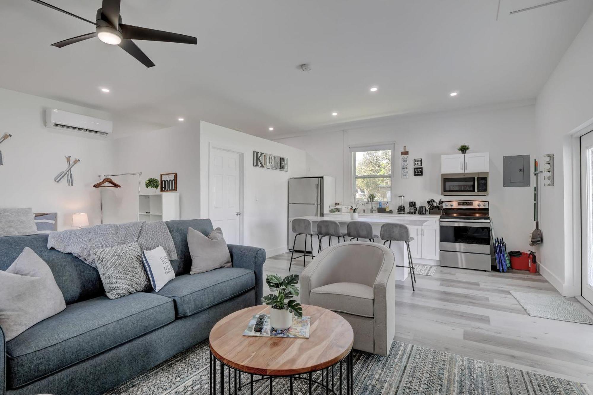 Charming Downtown Retreat With Private Units Villa Bonita Springs Dış mekan fotoğraf