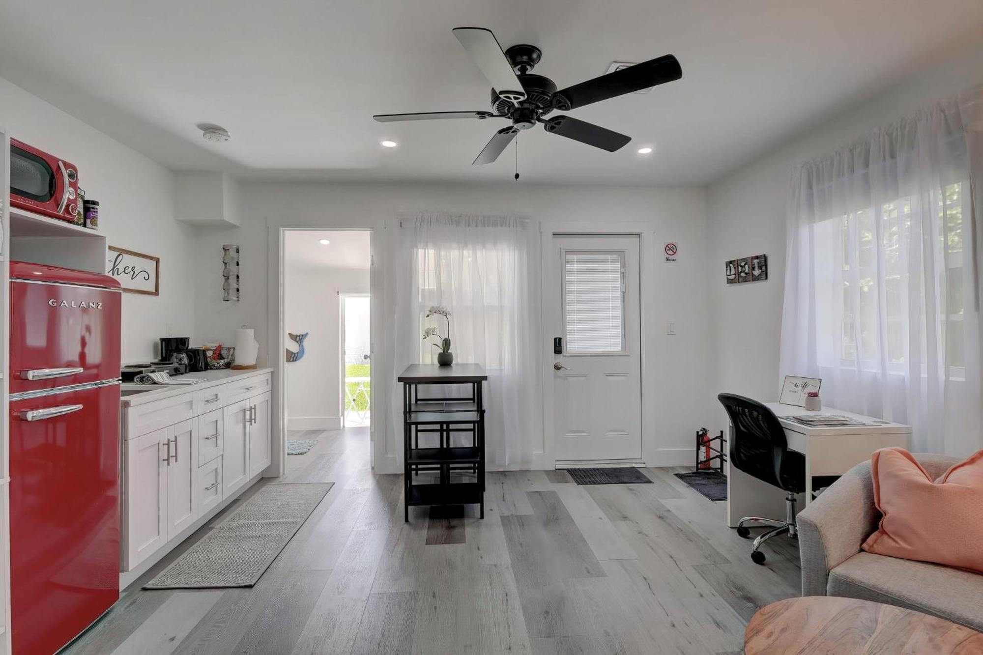 Charming Downtown Retreat With Private Units Villa Bonita Springs Dış mekan fotoğraf