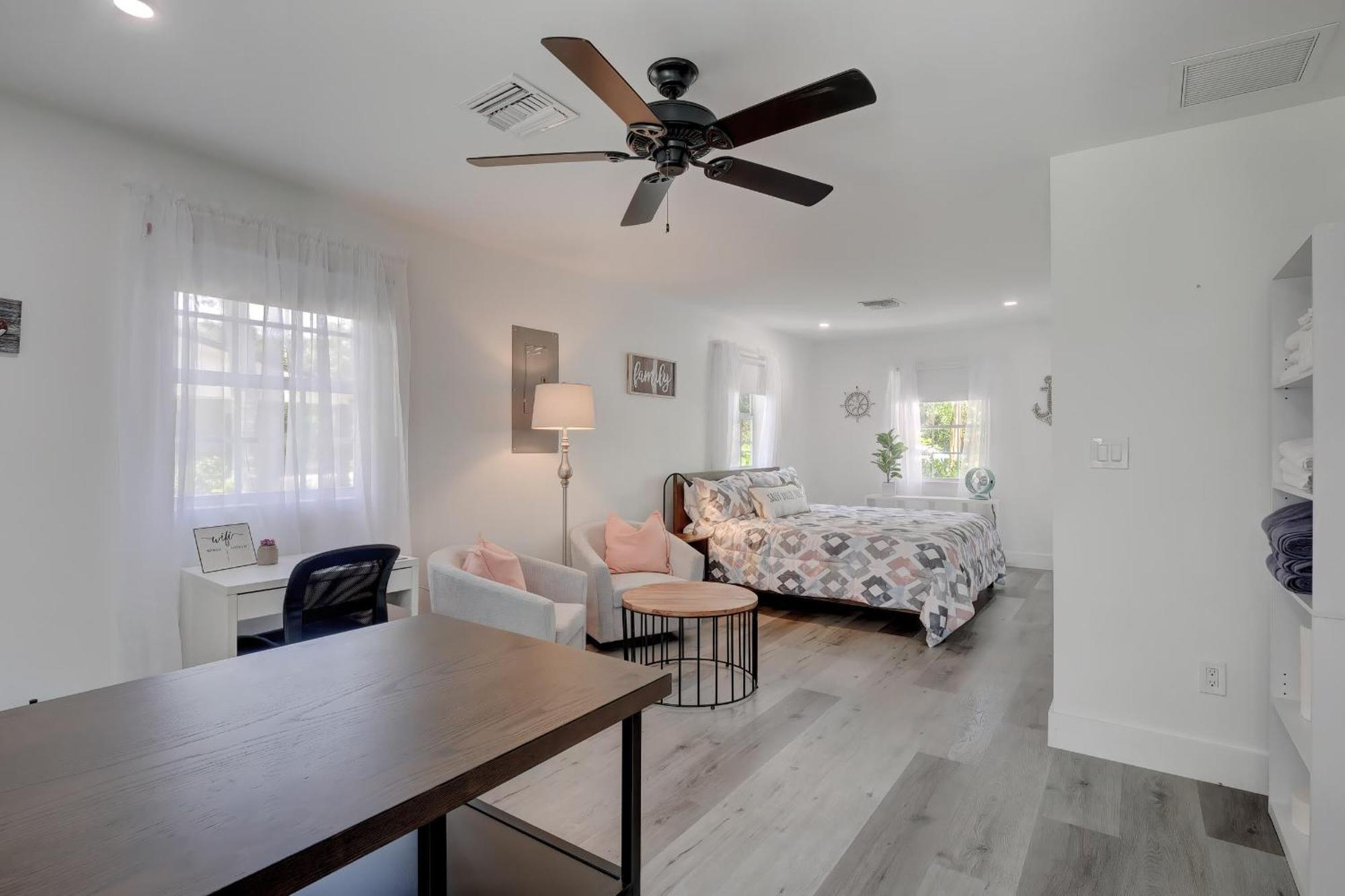 Charming Downtown Retreat With Private Units Villa Bonita Springs Dış mekan fotoğraf