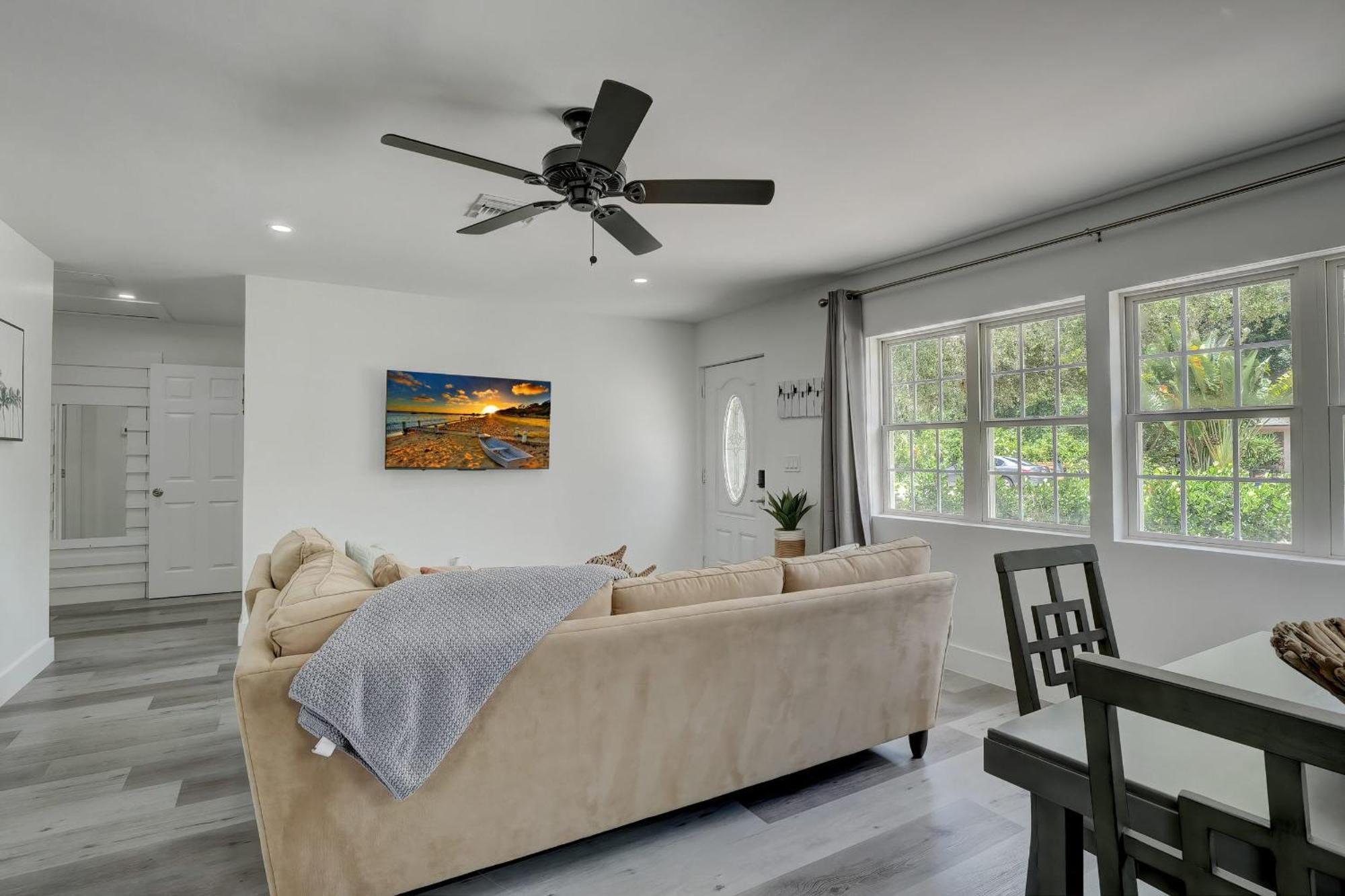 Charming Downtown Retreat With Private Units Villa Bonita Springs Dış mekan fotoğraf
