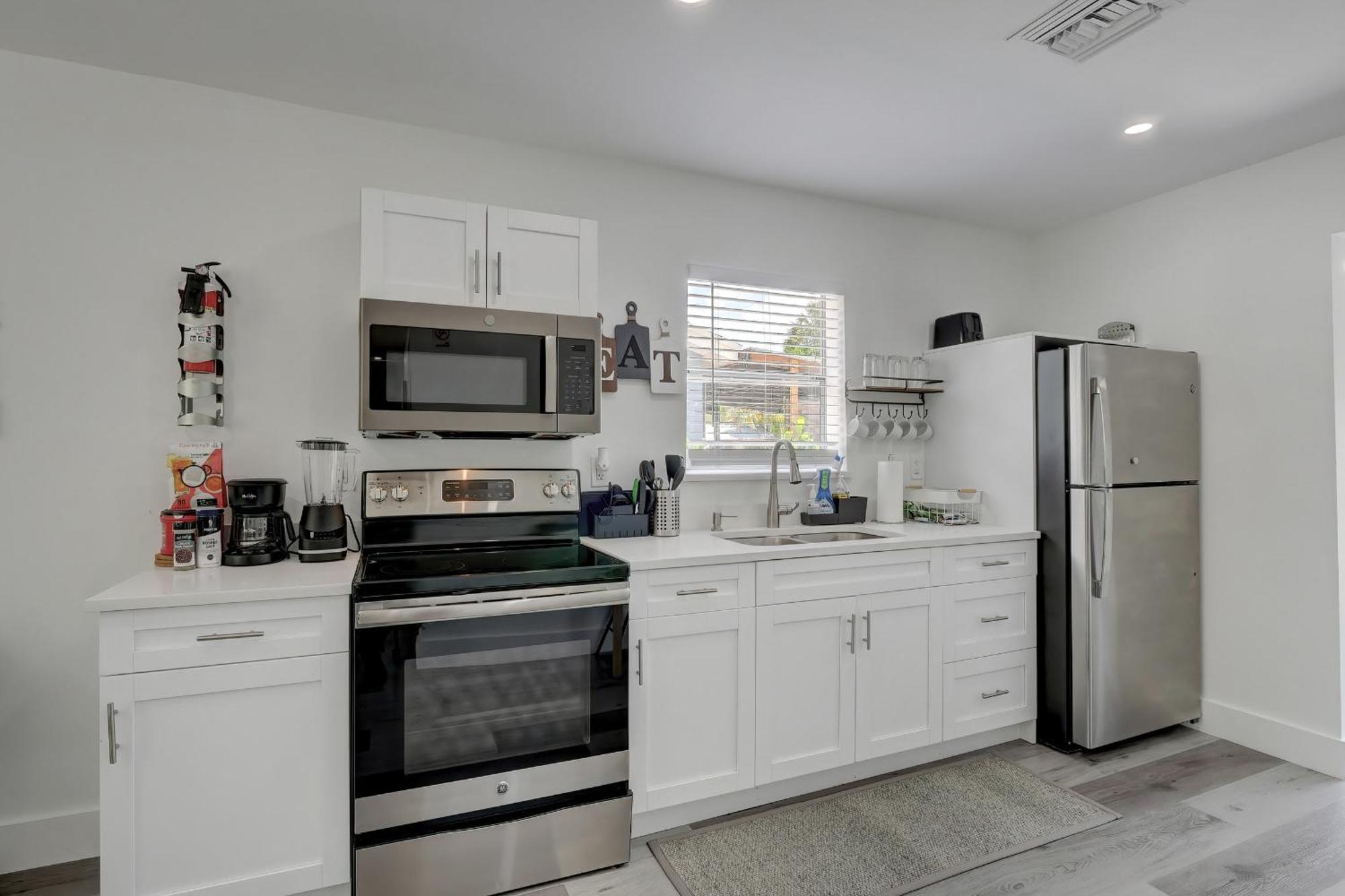 Charming Downtown Retreat With Private Units Villa Bonita Springs Dış mekan fotoğraf